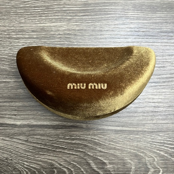 Beautiful tortoise Miu Miu sunglasses with green velvet case - Picture 1 of 6